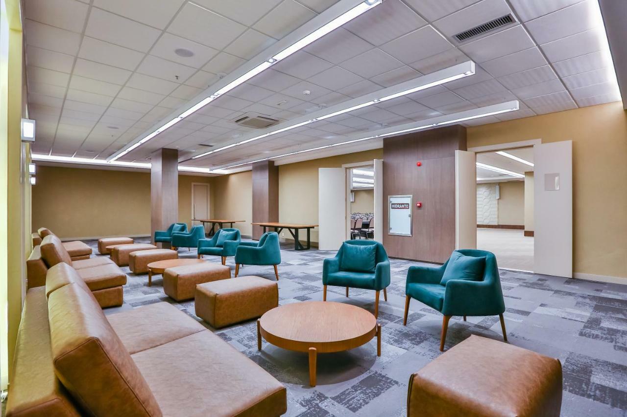 Transamerica Collection גויאניה מראה חיצוני תמונה The 2018 renovated lobby of the Student Union Building